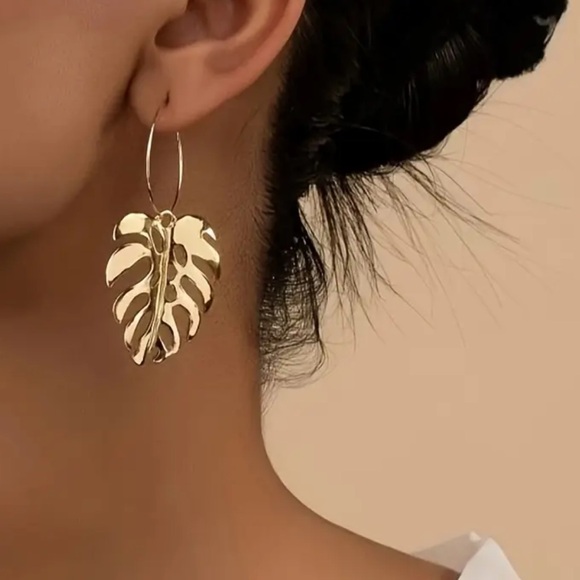 Leaf 🍃 pendant hoop earrings !!! - Picture 9 of 9